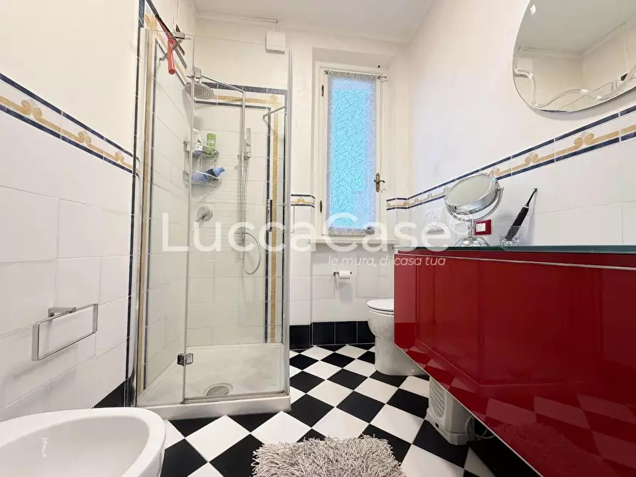 Immagine 33 di Appartamento in vendita  a Lucca