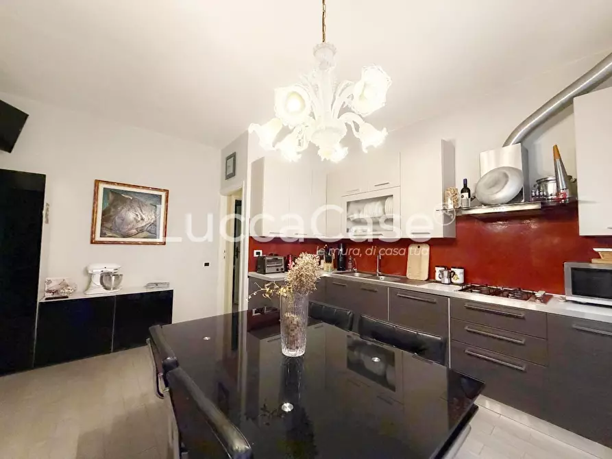 Immagine 17 di Appartamento in vendita  a Lucca