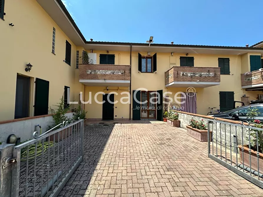 Immagine 31 di Villetta a schiera in vendita  a Altopascio