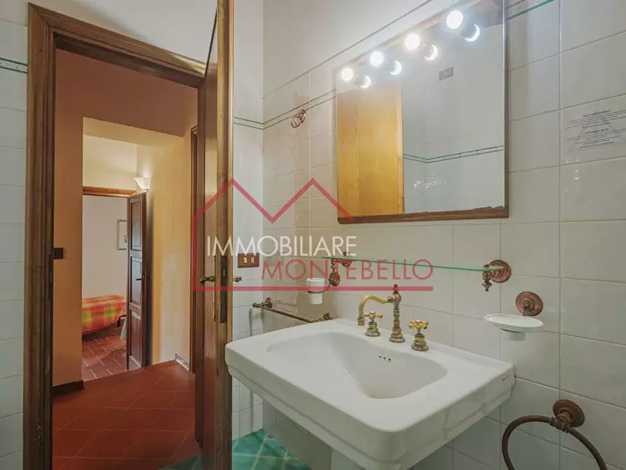 Immagine 33 di Rustico / casale in vendita  a Camaiore