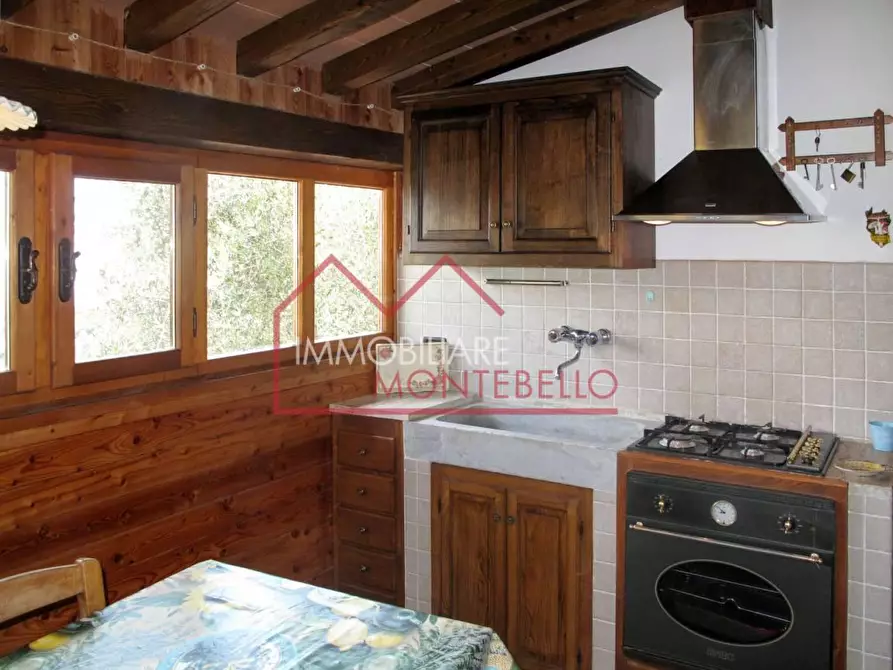 Immagine 39 di Rustico / casale in vendita  a Camaiore