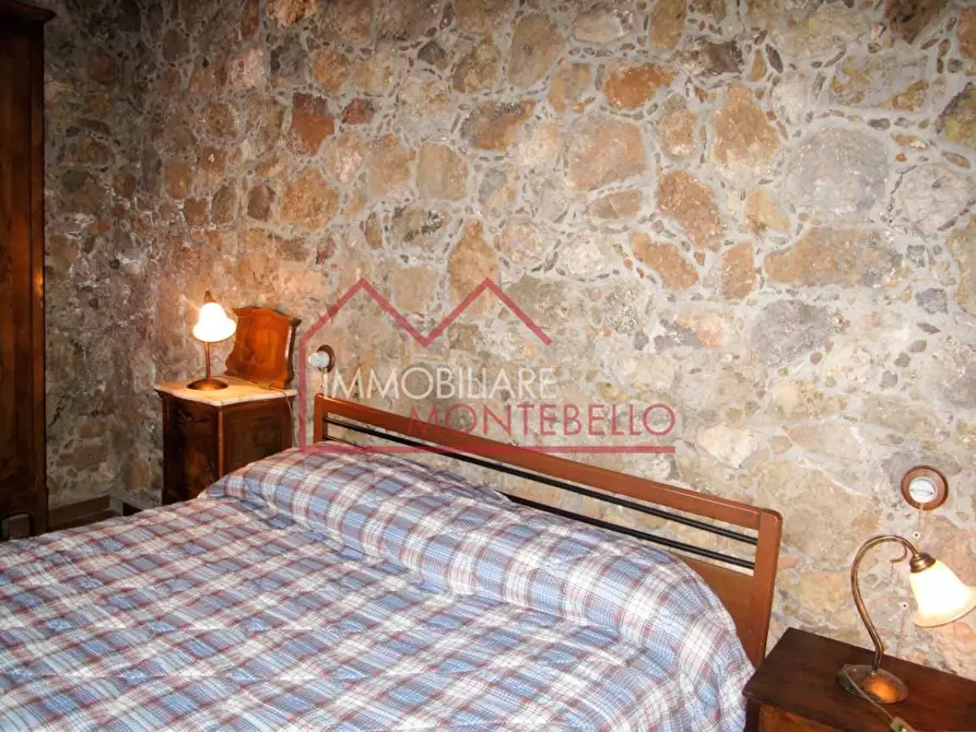 Immagine 41 di Rustico / casale in vendita  a Camaiore