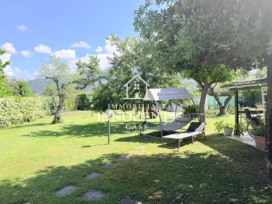 Immagine 2 di Casa bifamiliare in vendita  a Massa