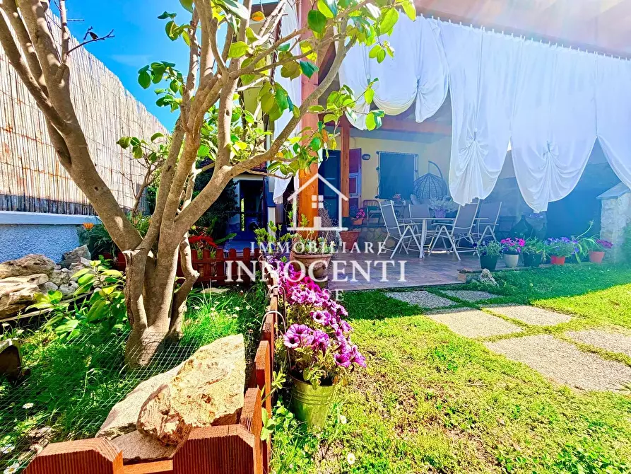 Immagine 21 di Casa bifamiliare in vendita  a Massa