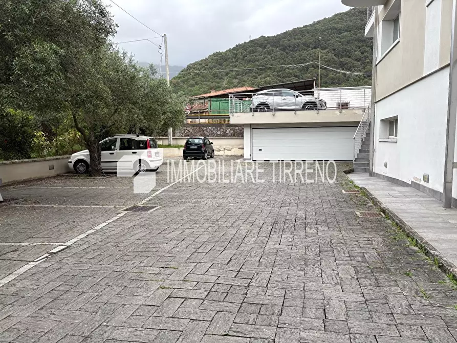 Immagine 11 di Appartamento in vendita  a Montignoso