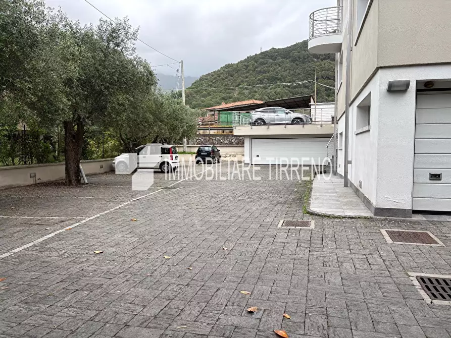 Immagine 12 di Appartamento in vendita  a Montignoso