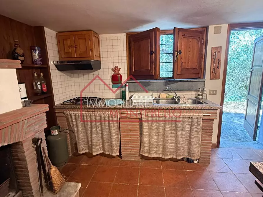 Immagine 8 di Casa indipendente in vendita  a Camaiore