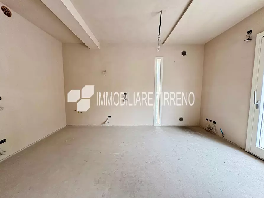 Immagine 8 di Appartamento in vendita  a Montignoso