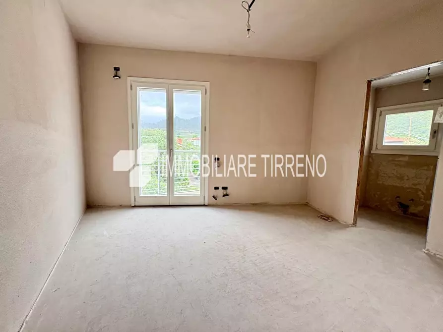 Immagine 9 di Appartamento in vendita  a Montignoso