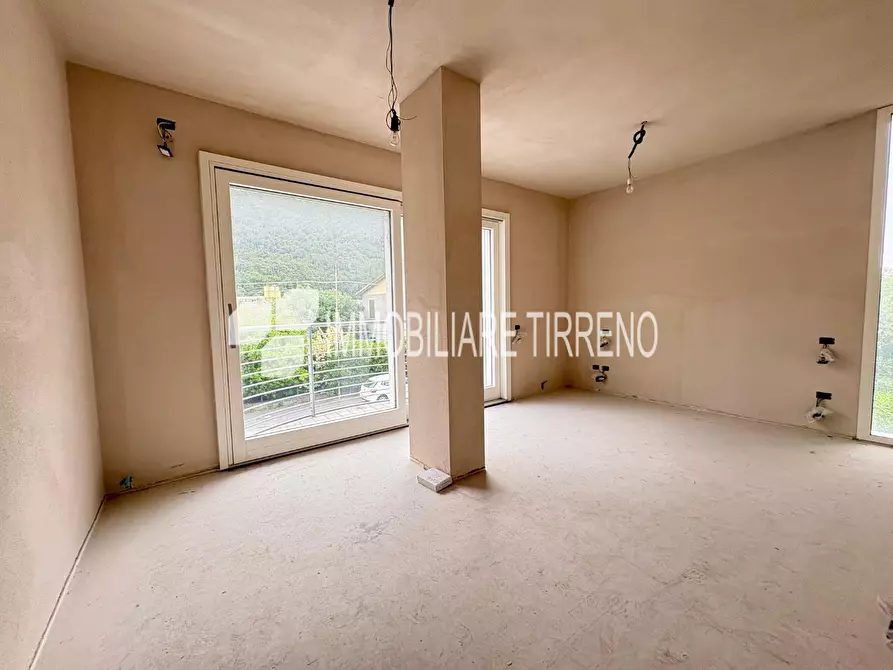 Immagine 8 di Appartamento in vendita  a Montignoso