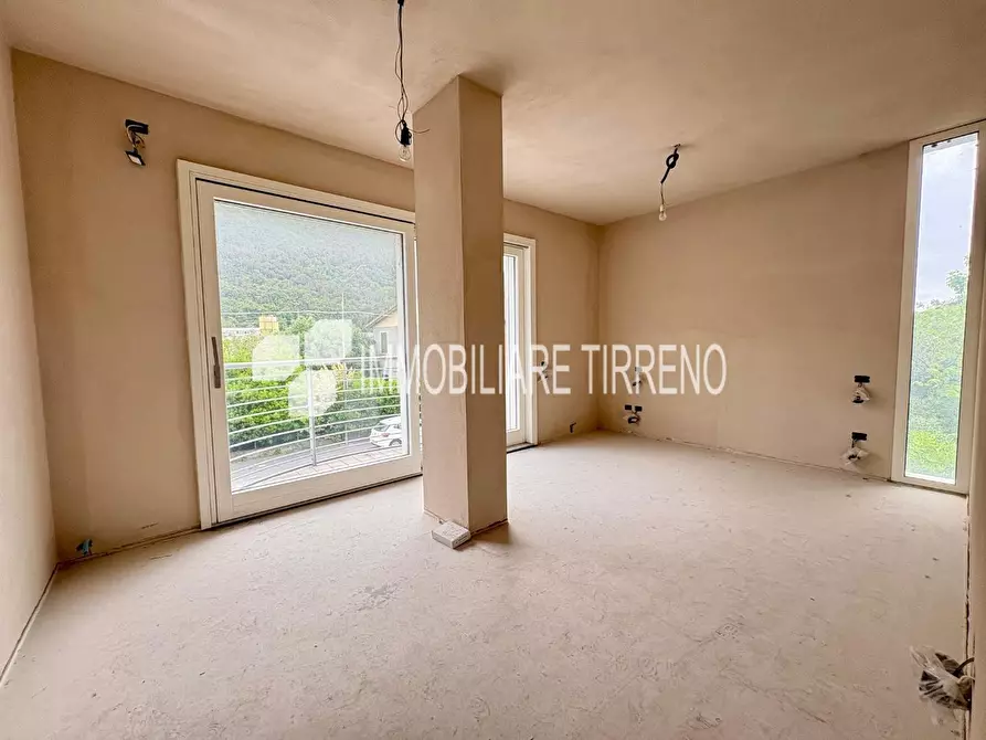 Immagine 9 di Appartamento in vendita  a Montignoso