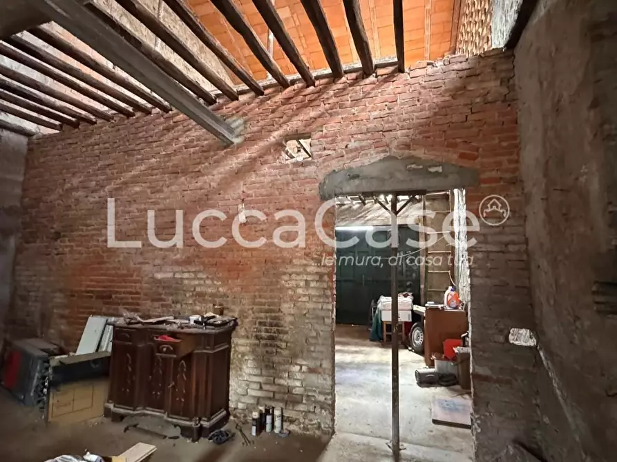 Immagine 5 di Casa colonica in vendita  a Capannori