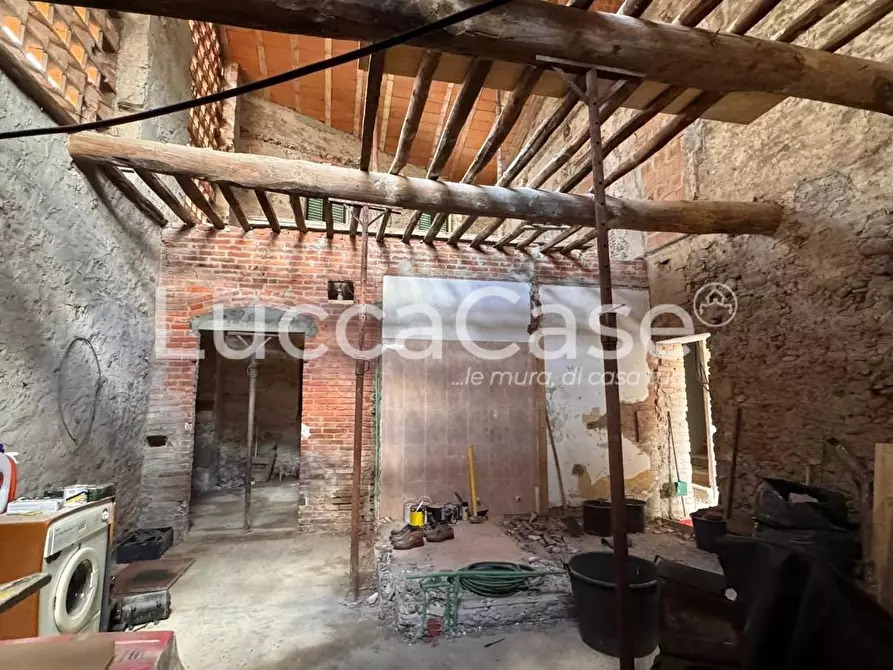 Immagine 6 di Casa colonica in vendita  a Capannori