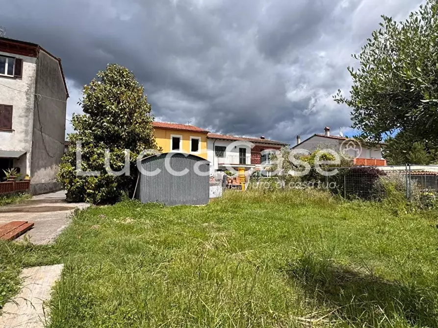 Immagine 15 di Casa colonica in vendita  a Capannori