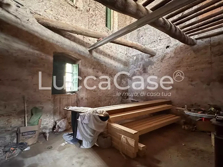 Immagine 4 di Casa colonica in vendita  a Capannori