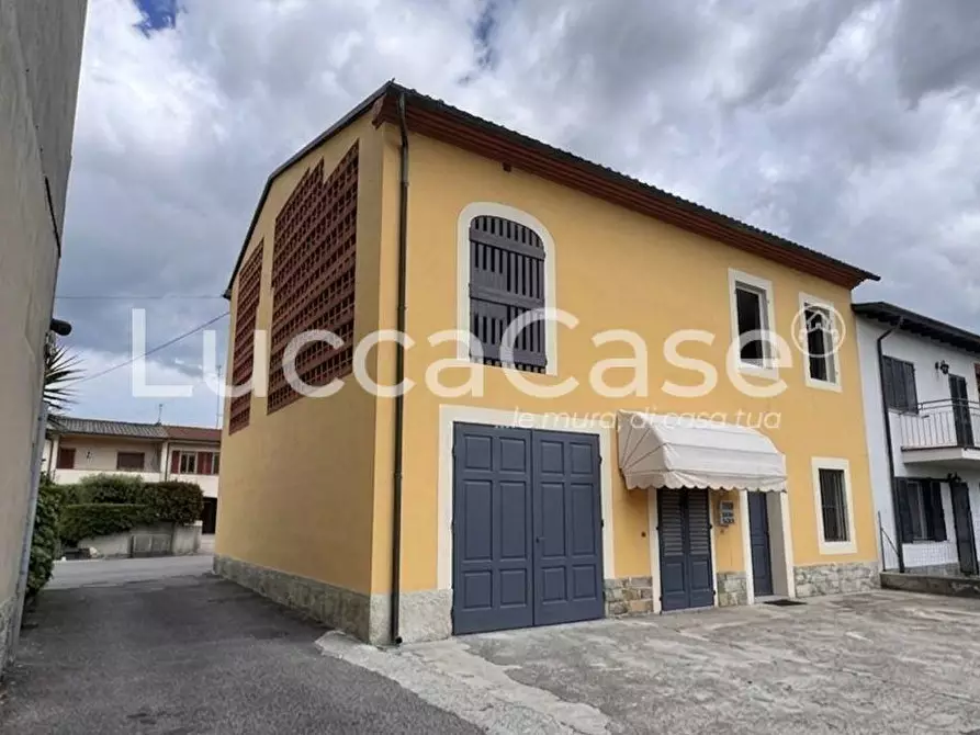 Immagine 8 di Casa colonica in vendita  a Capannori