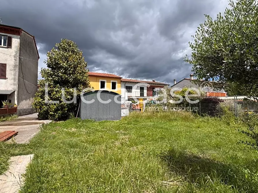 Immagine 14 di Casa colonica in vendita  a Capannori