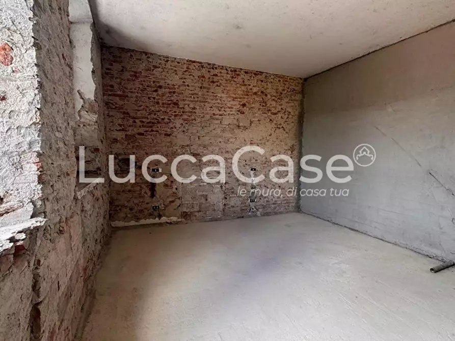 Immagine 6 di Casa colonica in vendita  a Capannori