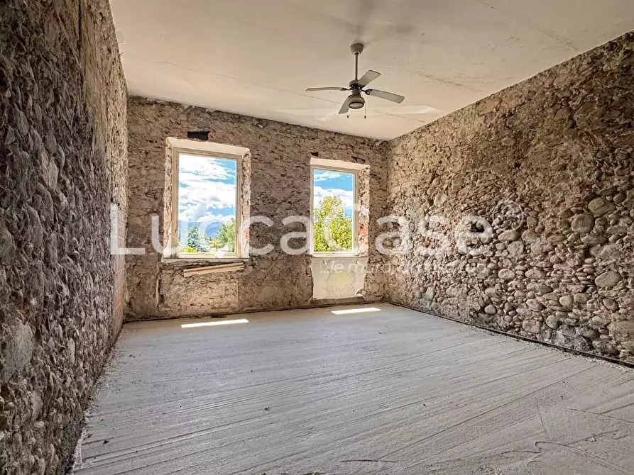 Immagine 17 di Casa colonica in vendita  a Capannori