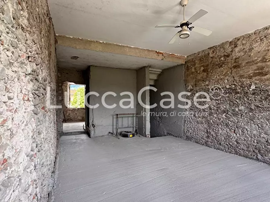 Immagine 8 di Casa colonica in vendita  a Capannori