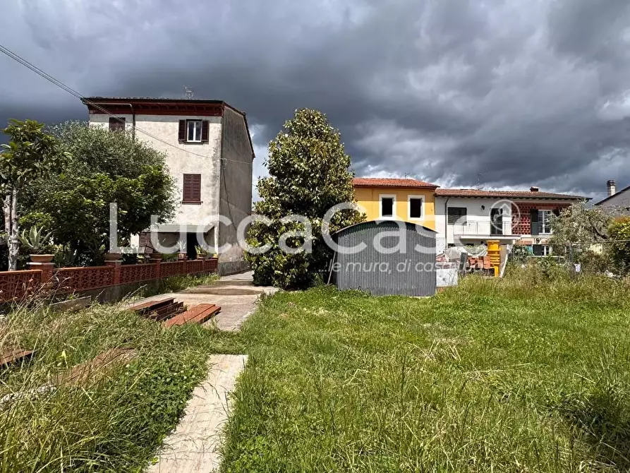 Immagine 27 di Casa colonica in vendita  a Capannori