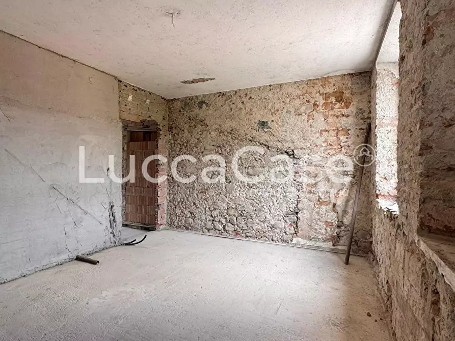 Immagine 7 di Casa colonica in vendita  a Capannori