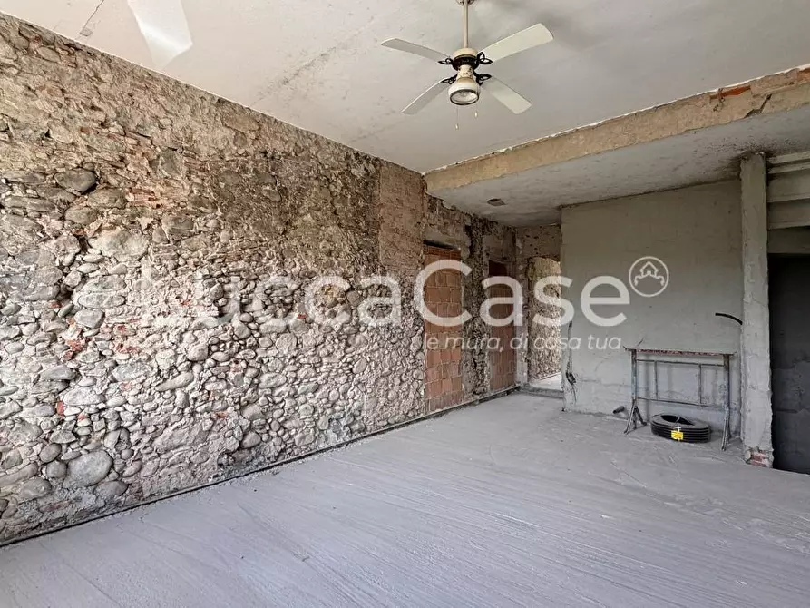 Immagine 9 di Casa colonica in vendita  a Capannori