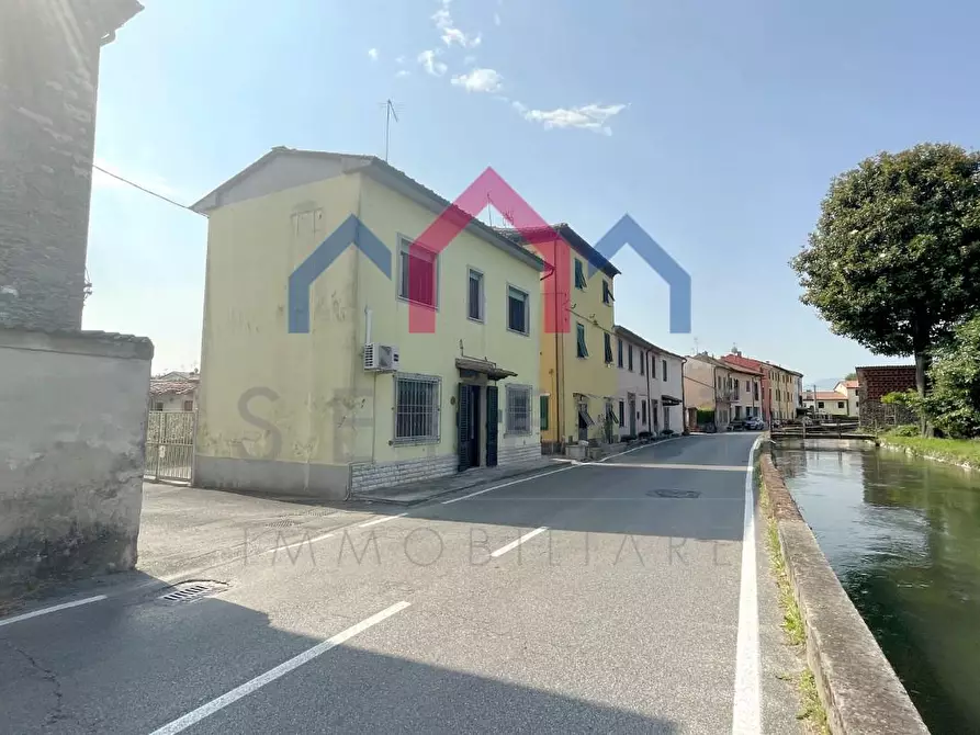 Immagine 41 di Terratetto in vendita  a Lucca