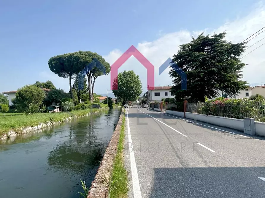 Immagine 37 di Terratetto in vendita  a Lucca