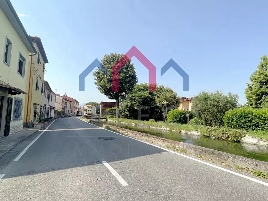 Immagine 35 di Terratetto in vendita  a Lucca