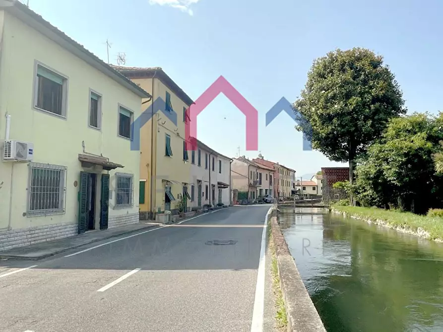 Immagine 39 di Terratetto in vendita  a Lucca