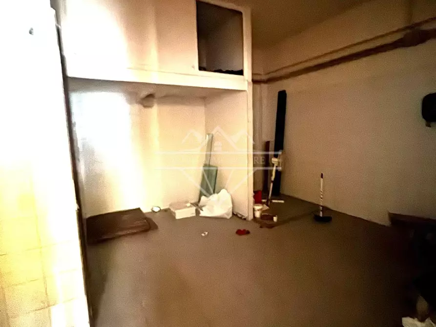 Immagine 5 di Attività commerciale in affitto  a Carrara