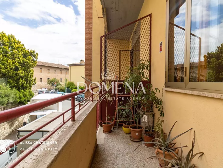 Immagine 21 di Appartamento in vendita  a Siena