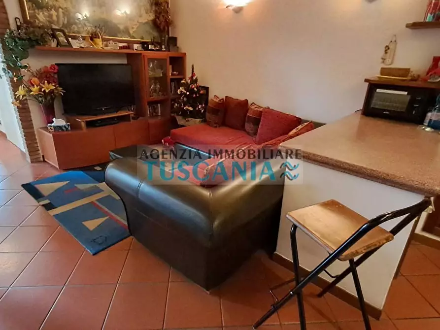 Immagine 5 di Appartamento in vendita  a Cecina