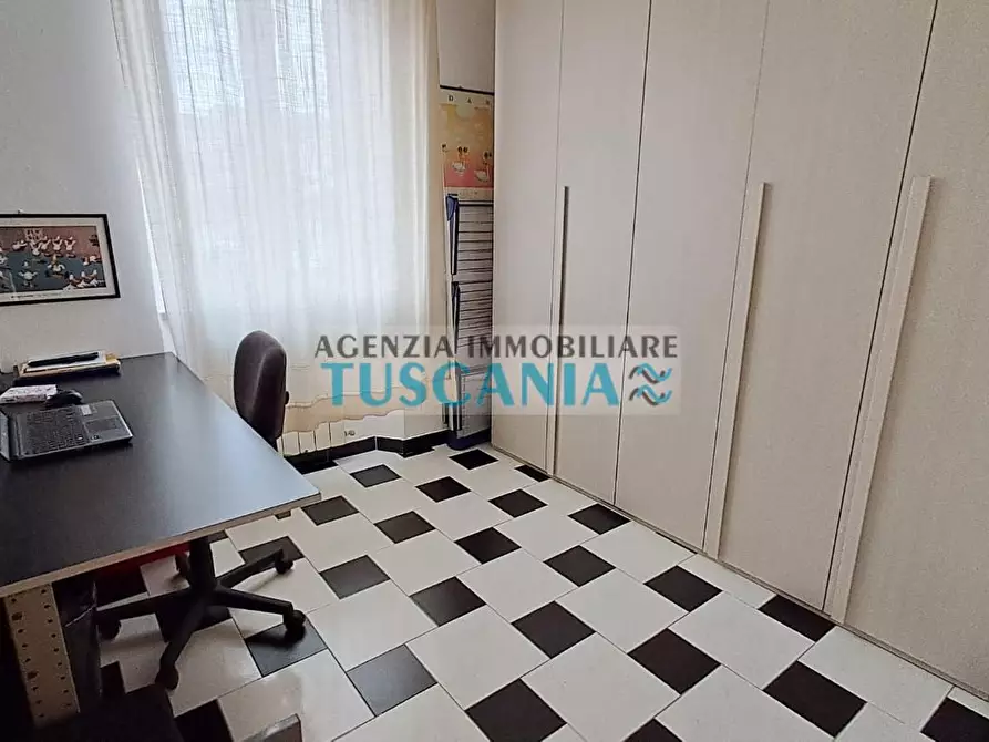 Immagine 21 di Appartamento in vendita  a Cecina