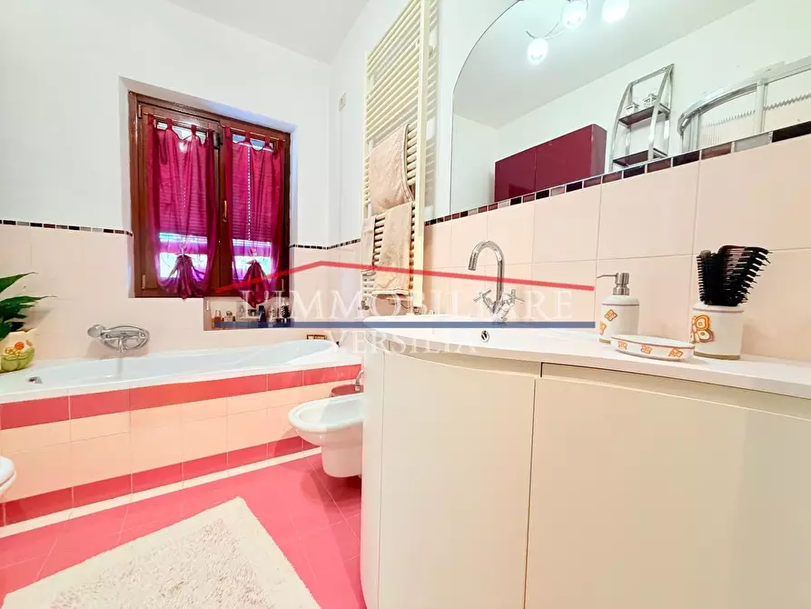 Immagine 28 di Casa bifamiliare in vendita  a Massa