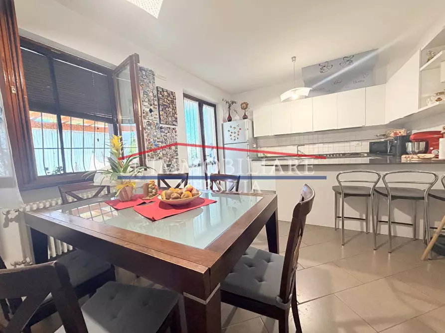 Immagine 14 di Casa bifamiliare in vendita  a Massa