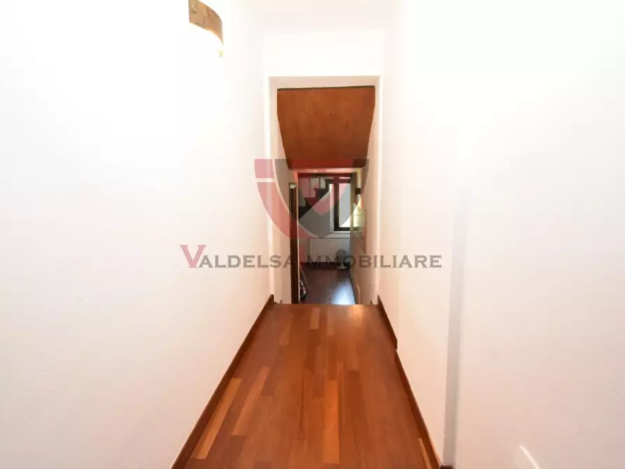 Immagine 21 di Appartamento in vendita  a Colle Di Val D'elsa