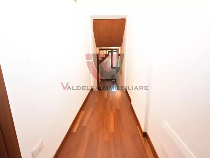 Immagine 25 di Appartamento in vendita  a Colle Di Val D'elsa