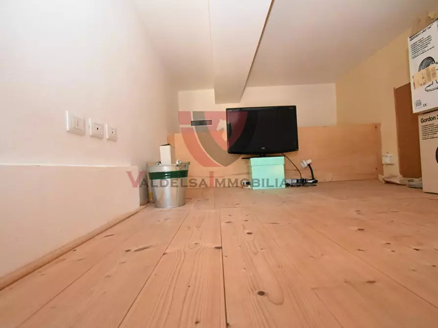 Immagine 32 di Appartamento in vendita  a Colle Di Val D'elsa