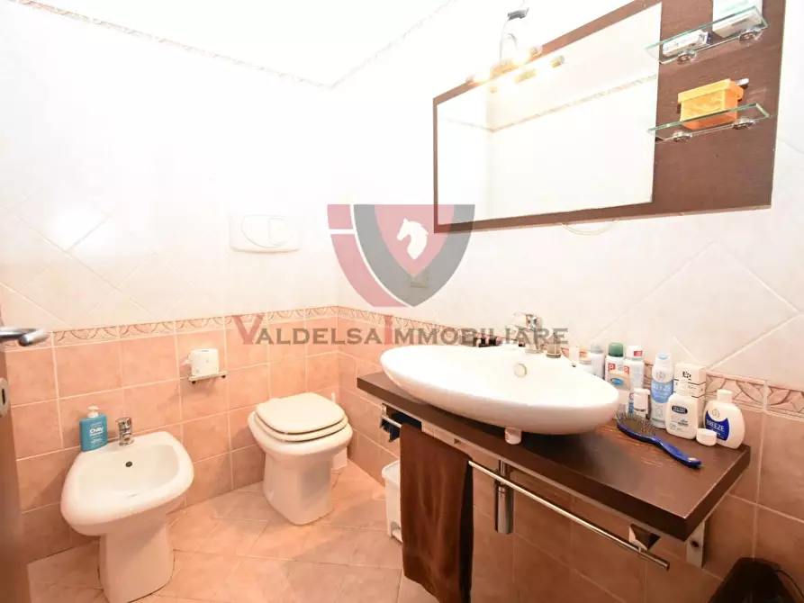 Immagine 20 di Appartamento in vendita  a Colle Di Val D'elsa