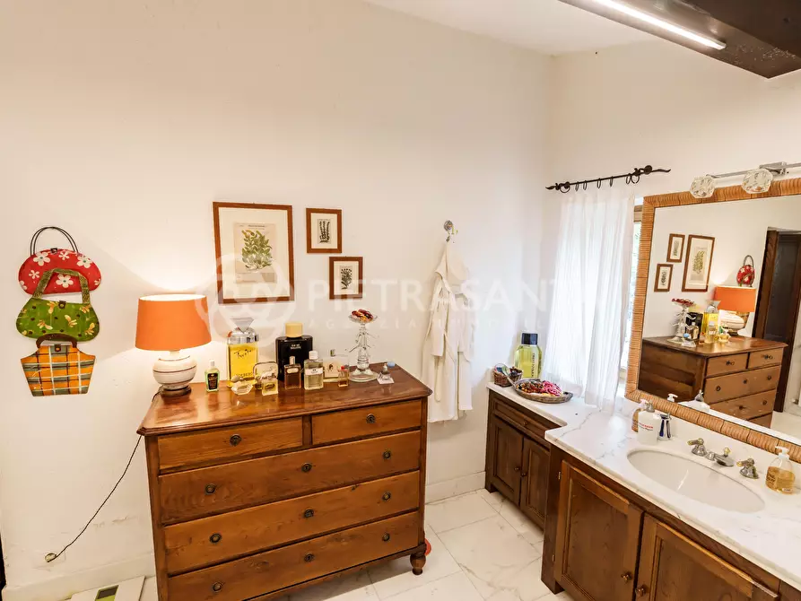 Immagine 46 di Rustico / casale in vendita  a Pietrasanta