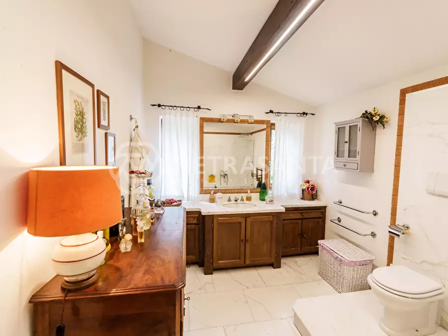 Immagine 45 di Rustico / casale in vendita  a Pietrasanta