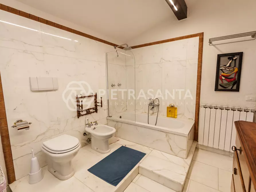 Immagine 43 di Rustico / casale in vendita  a Pietrasanta