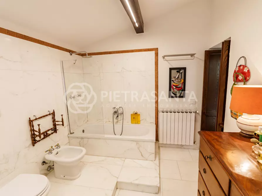 Immagine 48 di Rustico / casale in vendita  a Pietrasanta