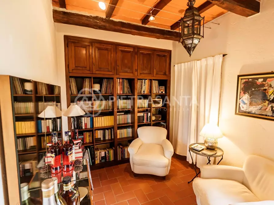 Immagine 14 di Rustico / casale in vendita  a Pietrasanta