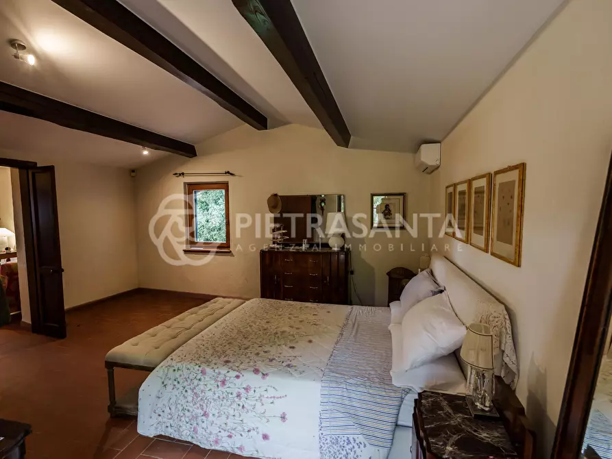 Immagine 42 di Rustico / casale in vendita  a Pietrasanta