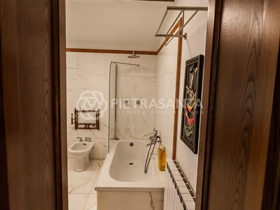 Immagine 44 di Rustico / casale in vendita  a Pietrasanta