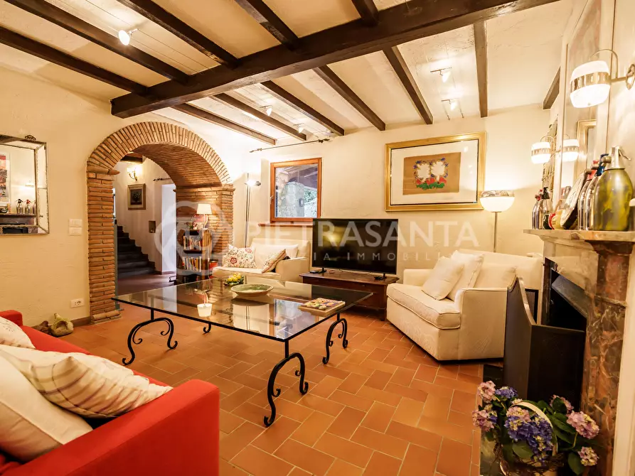 Immagine 16 di Rustico / casale in vendita  a Pietrasanta