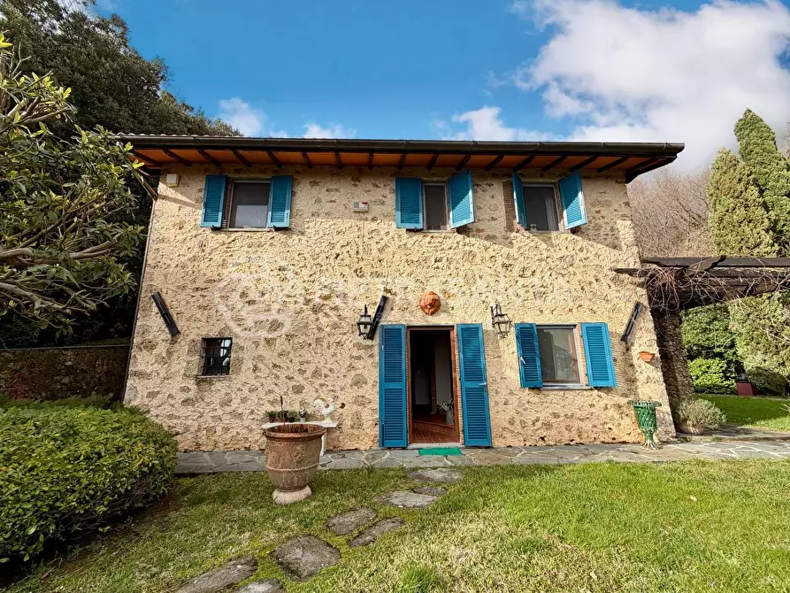 Immagine 4 di Rustico / casale in vendita  a Pietrasanta